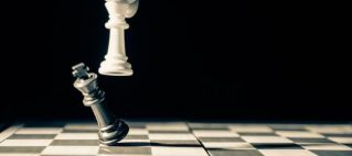 Commission only vs Fee only, chi vince il confronto tra Italia e UK?