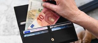 L’inflazione erode i conti correnti, 20 miliardi in fumo nel 2022